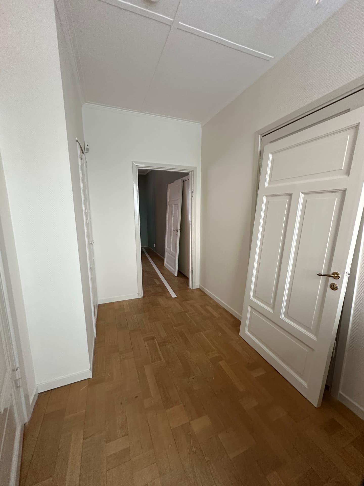 Före — Golvbyte i hall